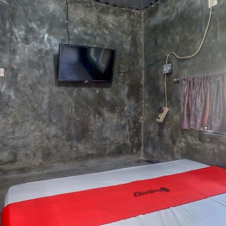 RedDoorz near Jumbo Mall Sragen Exterior foto