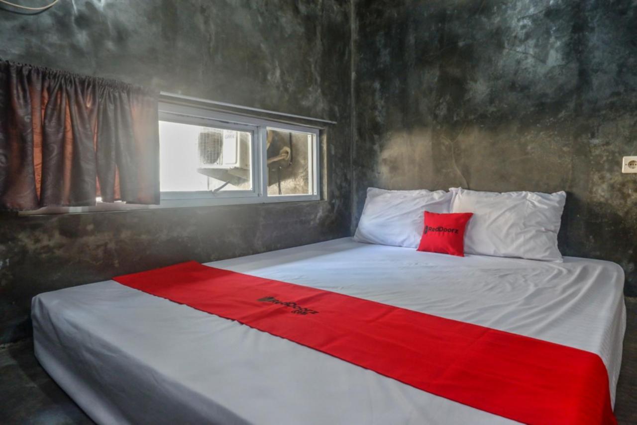 RedDoorz near Jumbo Mall Sragen Exterior foto
